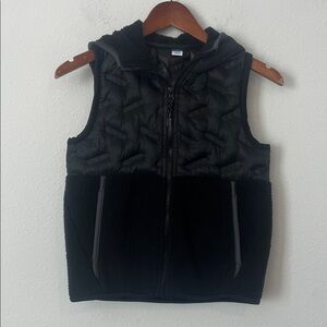 OLD NAVY Active Black Insulated Hooded Vest